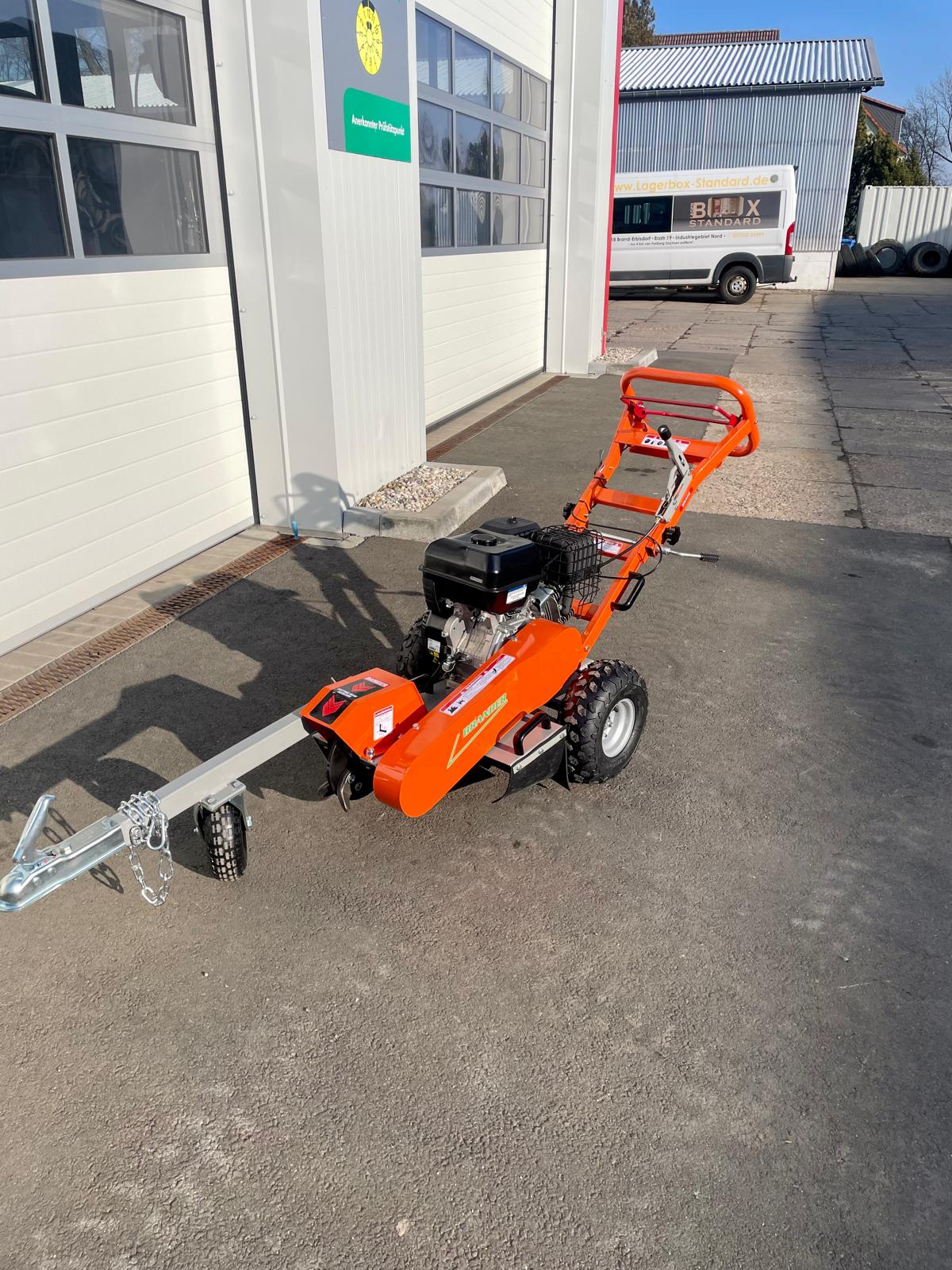 Mobile Baumstumpffräse Benzin 15PS - mit Anhängekupplung