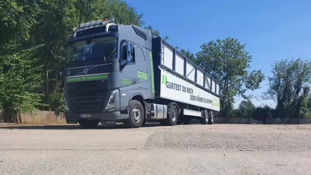 Conow bale transport wagon BTW 29 V9 – 29 t bale wagon with hydraulic locking mechanism