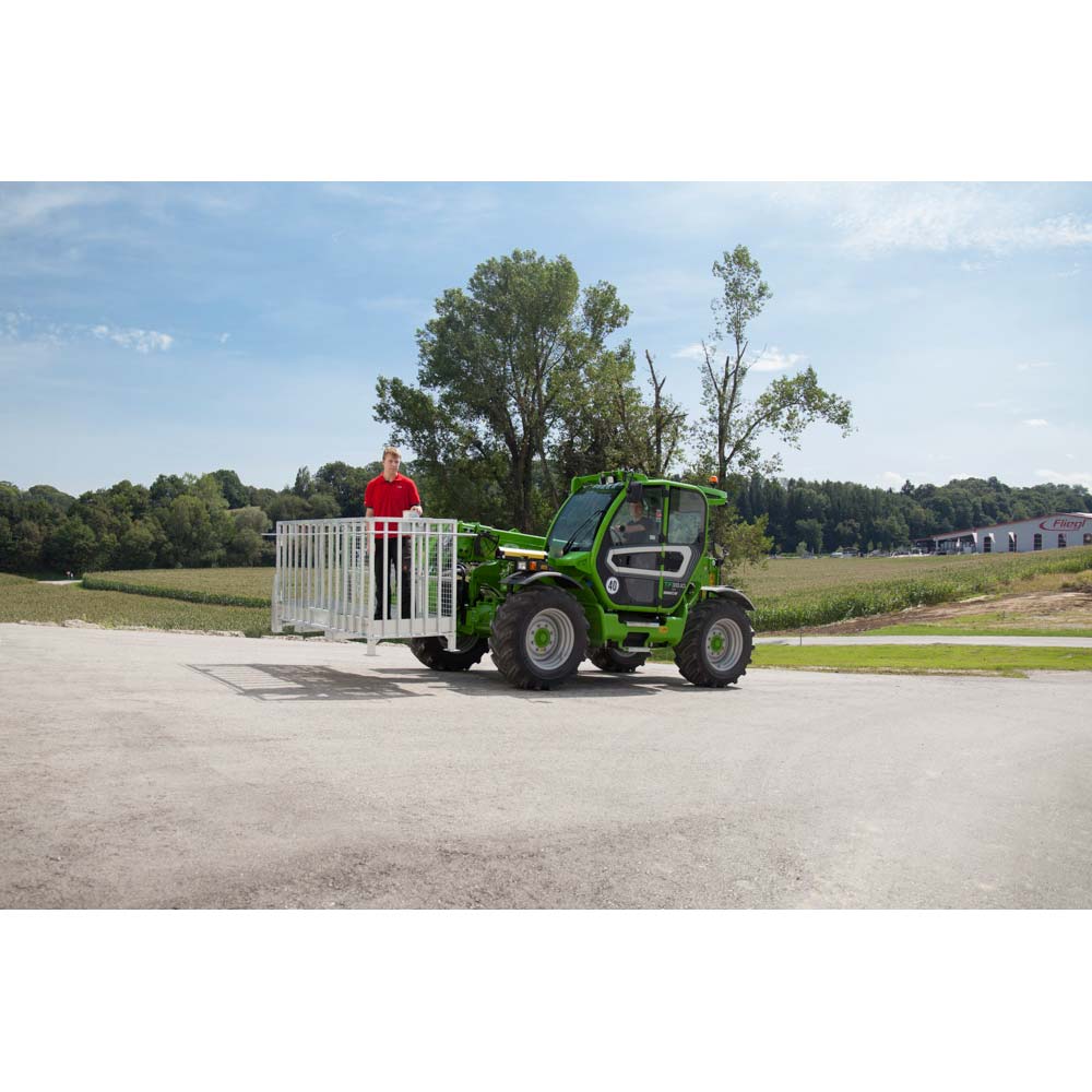 Fliegl Arbeitsbühne 2500x920x1100 mm – verzinkt mit seitlichem Einstieg / Hof-, Rad- oder Teleskopladeraufnahme