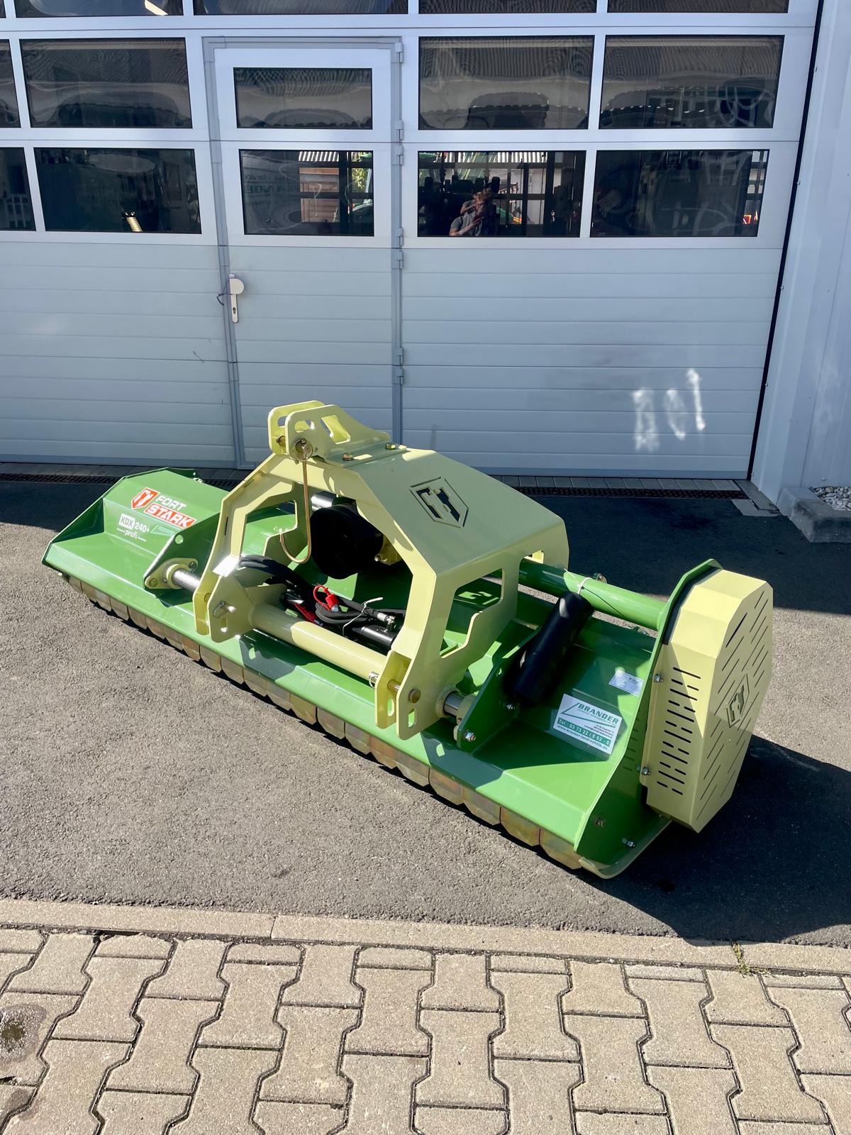 Stark Mulcher KDX 240 Profi + mit hydraulischer Seitenverstellung