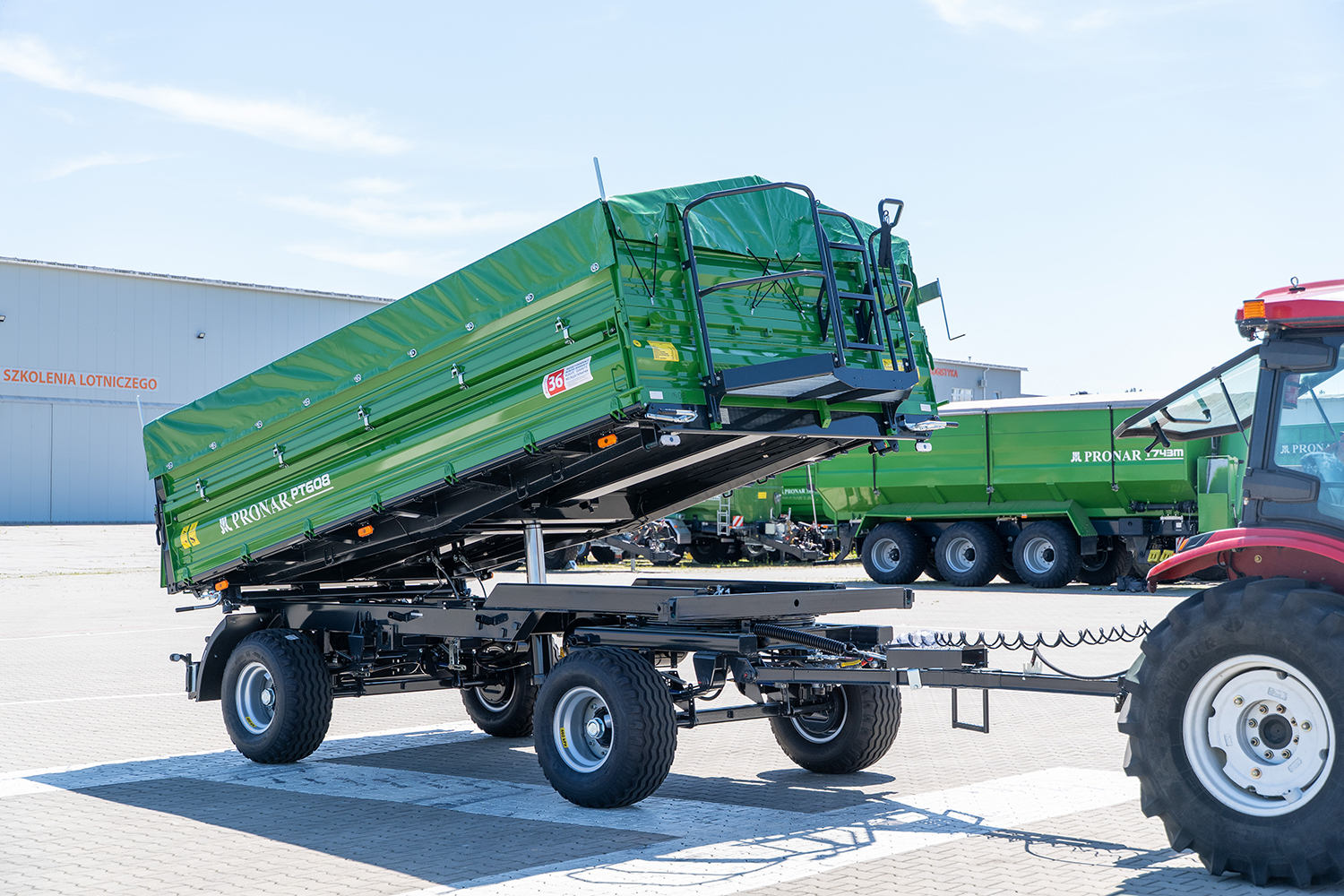 Getreidehänger, grüner Anhänger, landwirtschaftlicher Anhänger, rollbares Abdecksystem, Traktoranhänger