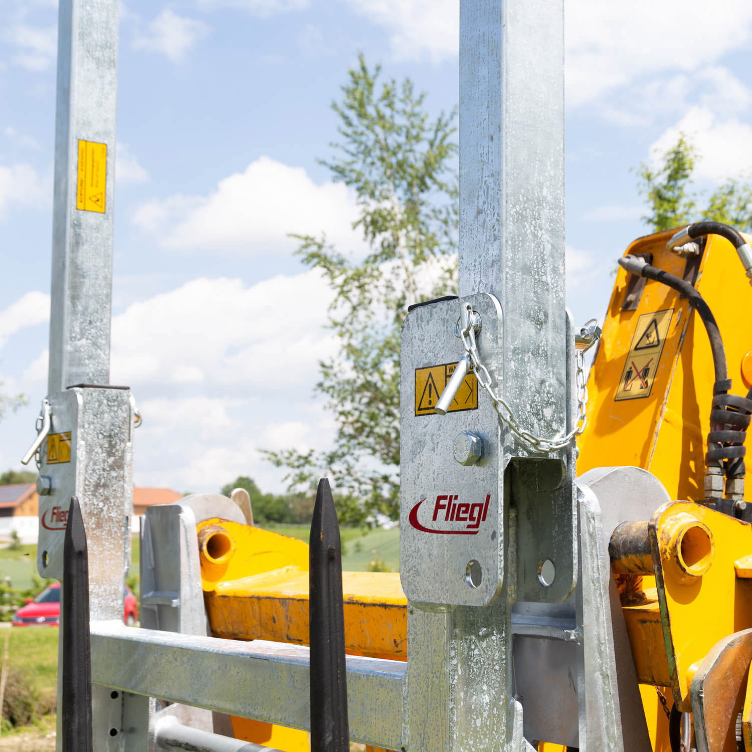 Fliegl hydraulically foldable bale fork 1800 mm – 3 galvanized tines with Euro & three-point linkage