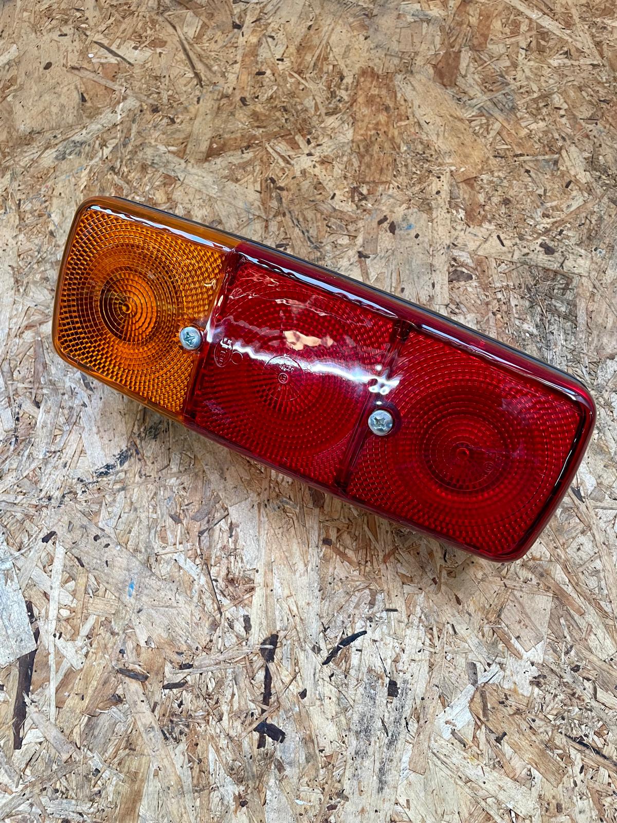 BL22127 HELLA Rückleuchte - 2SE 001 699-071; A0015444003