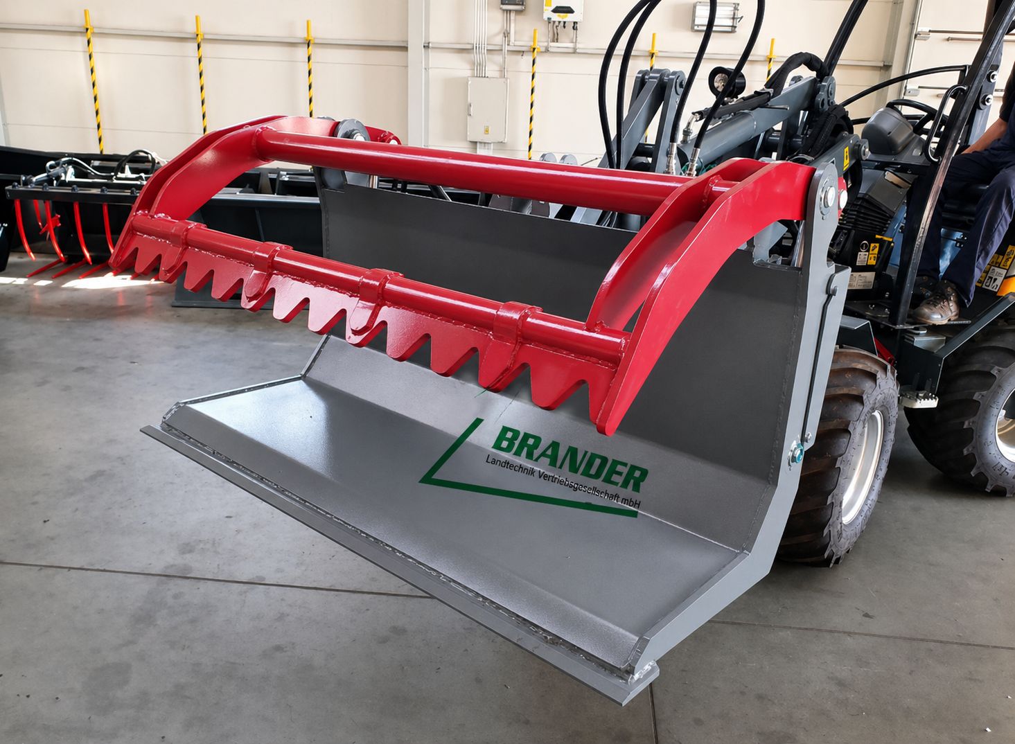 Polterschild 1500 mm mit Niederhalter – Euroaufnahme, robust & pulverbeschichtet