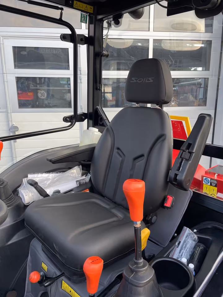 Solis 26 9+9 Traktor mit XXL Kabine & Frontlader | 26 PS Mitsubishi Diesel – Allrad, Servolenkung & Komfort