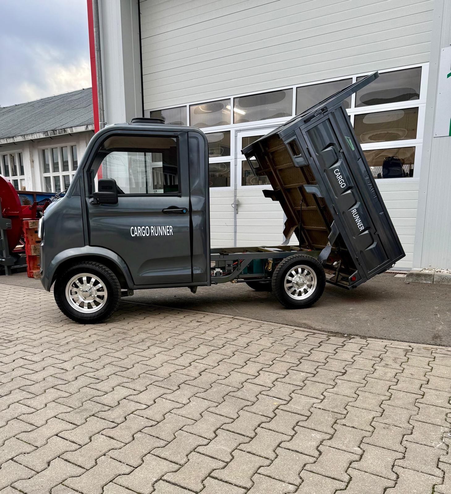 Cargo Runner Toro Electric Tipper – Electric Light Truck | 1500 W | High Payload | 40 km/h