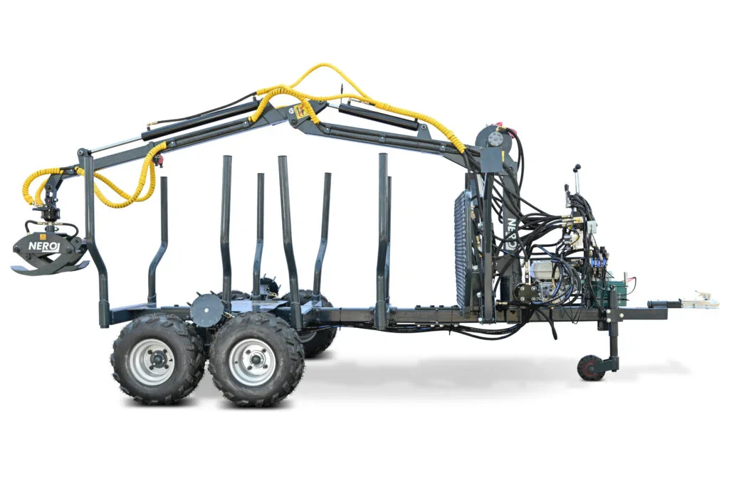 Remorque forestière BRW-3000 avec grue – capacité de levage de 3 000 kg, moteur Honda GX160, transmission intégrale hydraulique