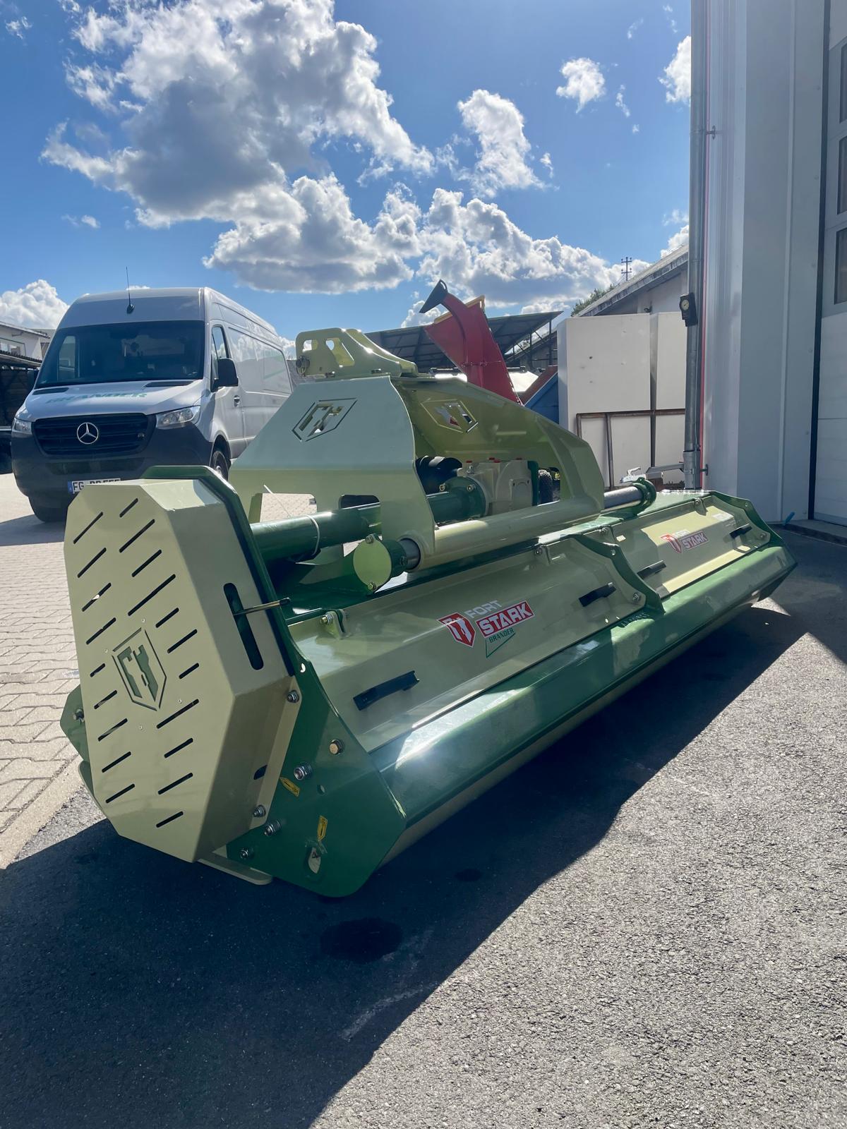 Stark Mulcher KDX 240 Profi + with hydraulic side adjustment