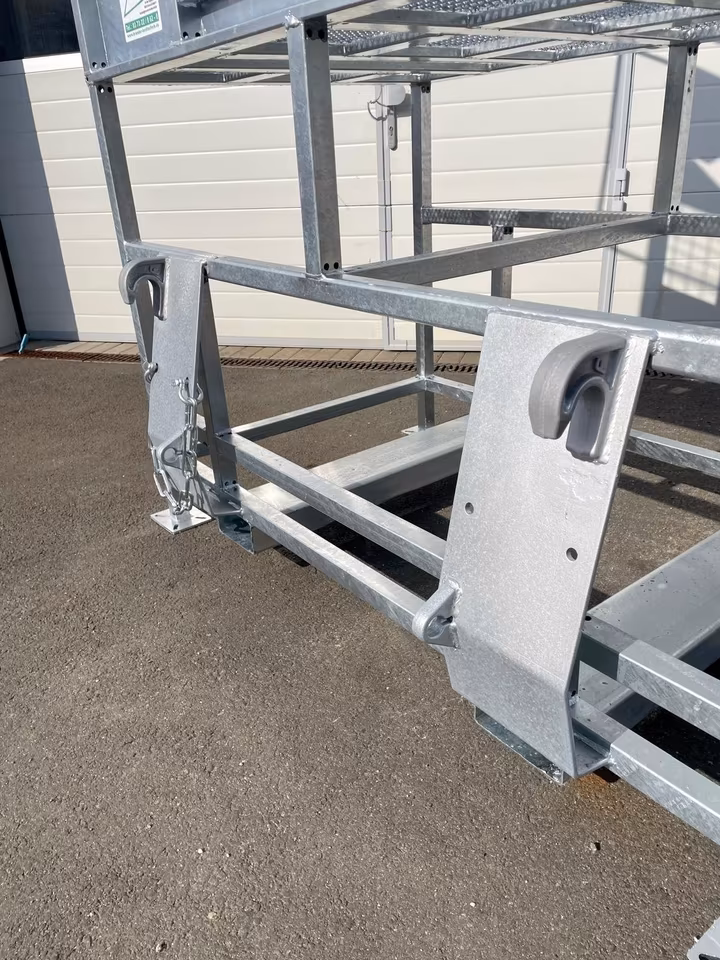 Fliegl Arbeitsbühne verzinkt | Euronorm- & Stapleraufnahme | EG-vorzertifiziert | sicher & robust