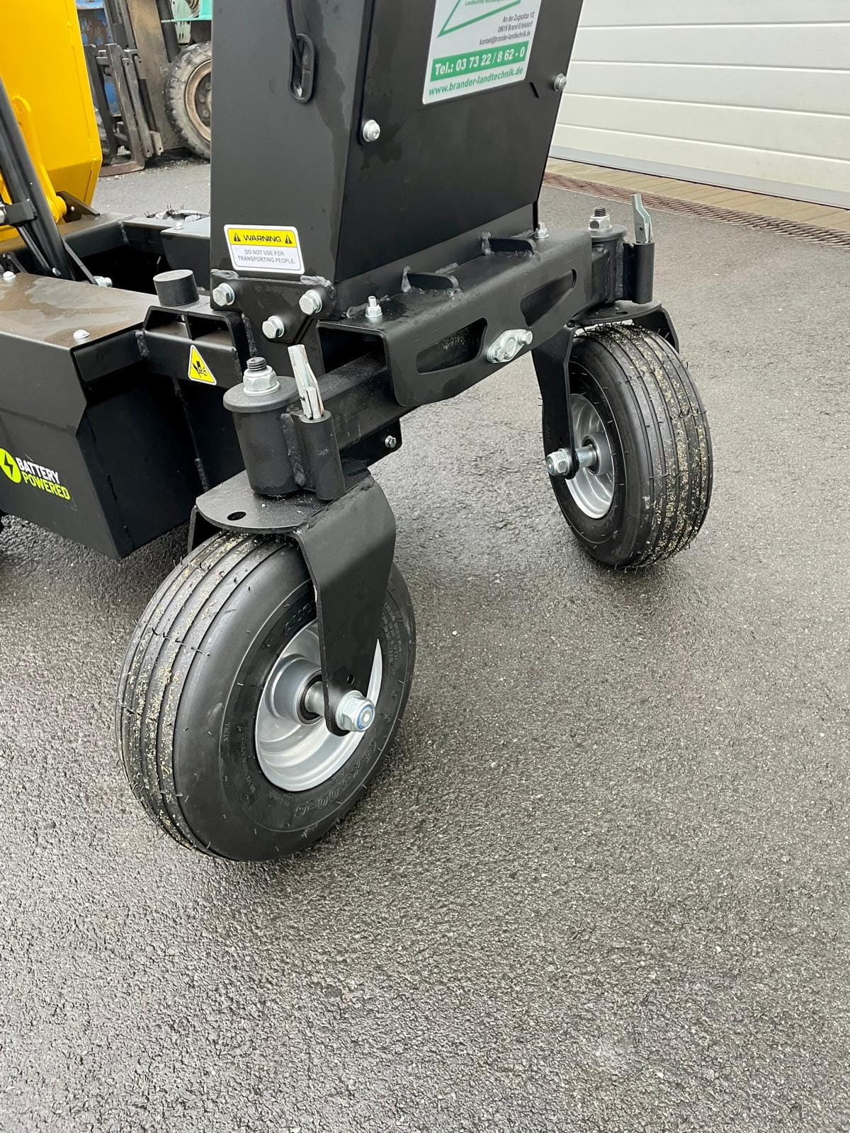 BRANDER Elektroschubkarre mit hydraulischer Kippmulde – 500 kg Tragkraft | 1000 W Elektroantrieb