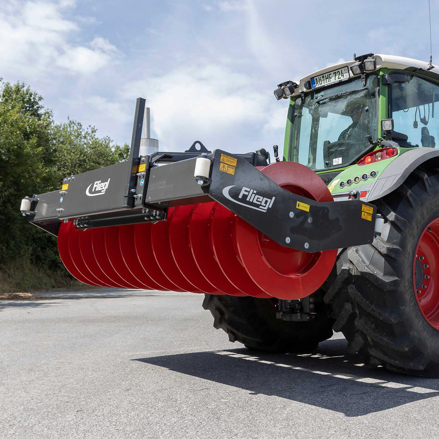 Fliegl Silowalze 3000 mm – hydraulische Seitenverschiebung, befüllbar, Dreipunktaufnahme