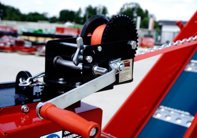 Remet CNC Holzhacker RPS-120 – 27 PS, 3 m Förderband & 360° Drehkranz | Profi Walzenhacker