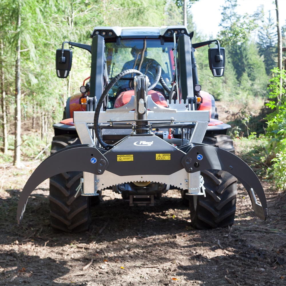 Fliegl hydraulic log grapple with Euronorm and three-point linkage Cat. II – 10t closing force