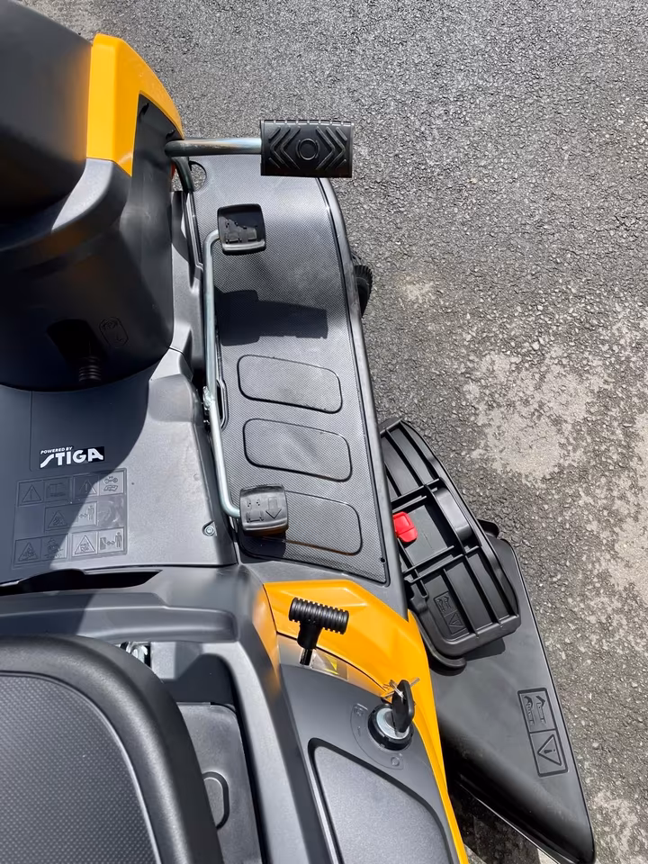 STIGA Combi 166 Rasentraktor | 224 cm³ ST 250 ES Motor | Hydrostat | 150-Liter-Fangsack