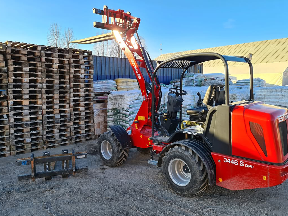 Thaler 3448 L-5A – 5-axle steer loader with 48 hp & high-performance hydraulics
