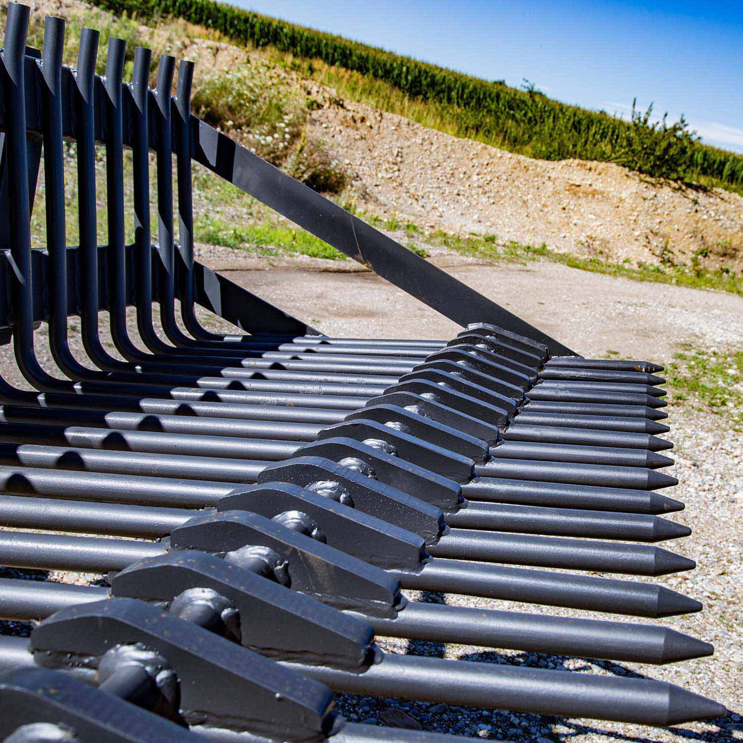 Fliegl Steinschaufel | Für Hof-, Rad- & Teleskoplader | Robuste Schaufel für Steine & Güter