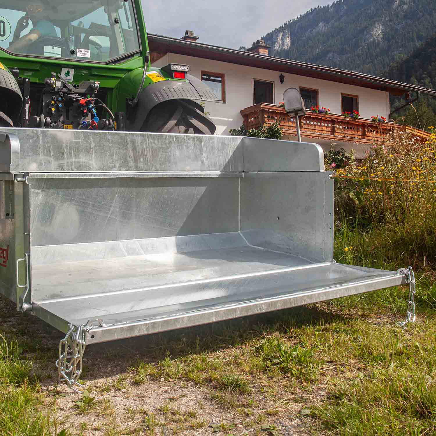 Godet arrière Fliegl petit modèle à paroi pendulaire | Entièrement galvanisé | Attelage trois points Cat. 2
