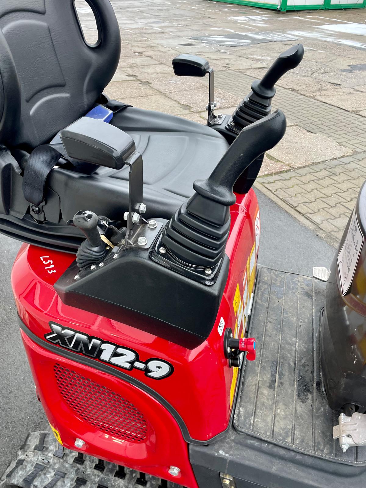 Minibagger Rhinoceros XN12-09 – Kubota Motor, 0-Heck, Verstellfahrwerk, 3 Löffel