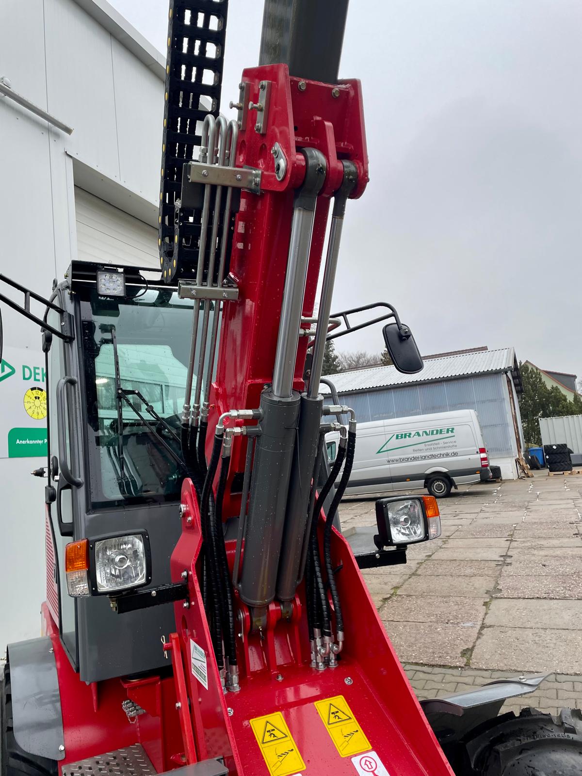 Telescopic wheel loader with cab & Kubota engine – 1200 kg rated load | Professional skid steer loader