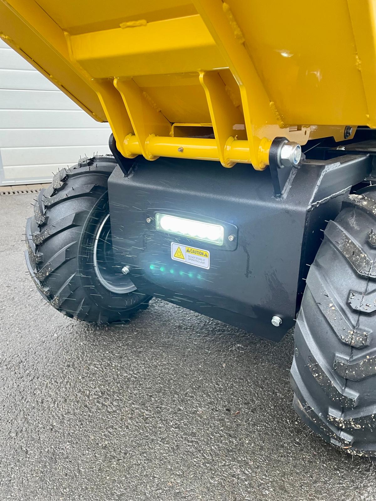 BRANDER Elektroschubkarre mit hydraulischer Kippmulde – 500 kg Tragkraft | 1000 W Elektroantrieb