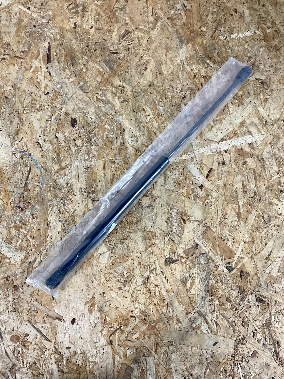 BL18938 John Deere Gasdruckdämpfer Motorhaube - RE235000