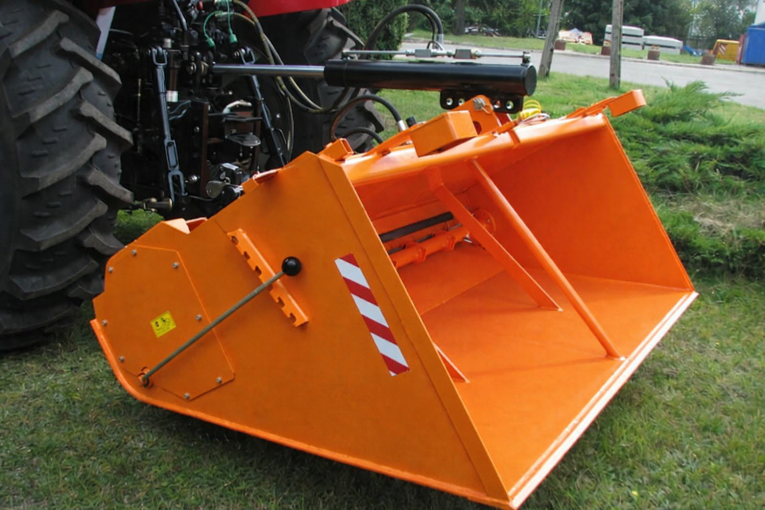 Winter service self-loading spreader 1000 l – self-loading sand & salt spreader with hydraulic drive