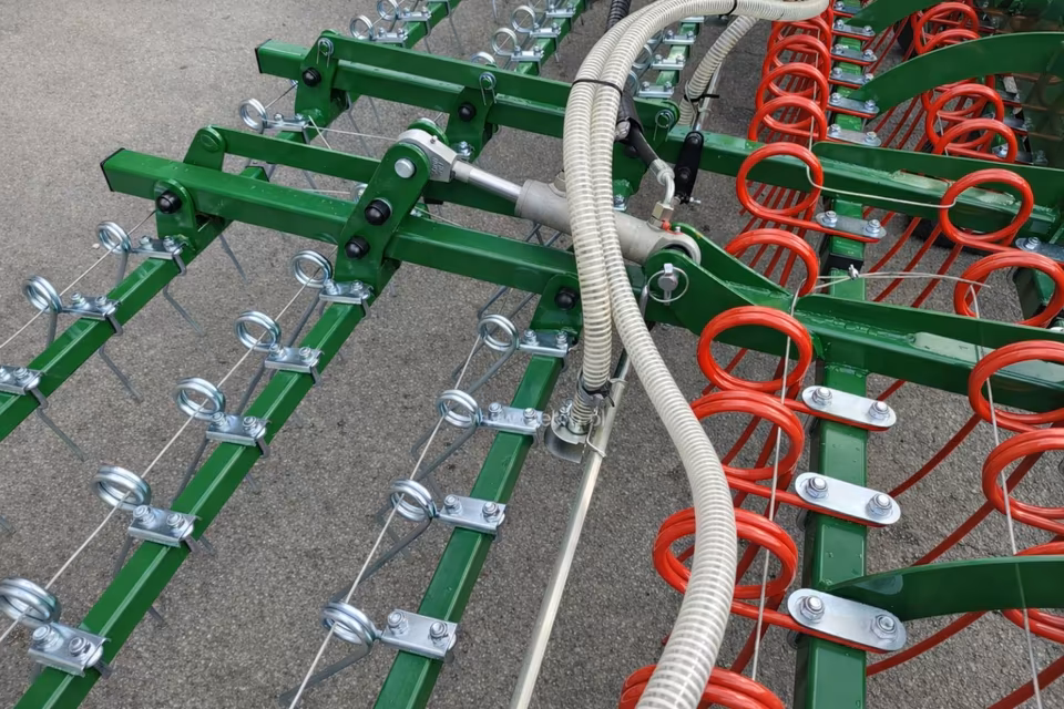 Harrow / meadow harrow 6 m with APV seeding unit PS 200 M – hydraulically foldable