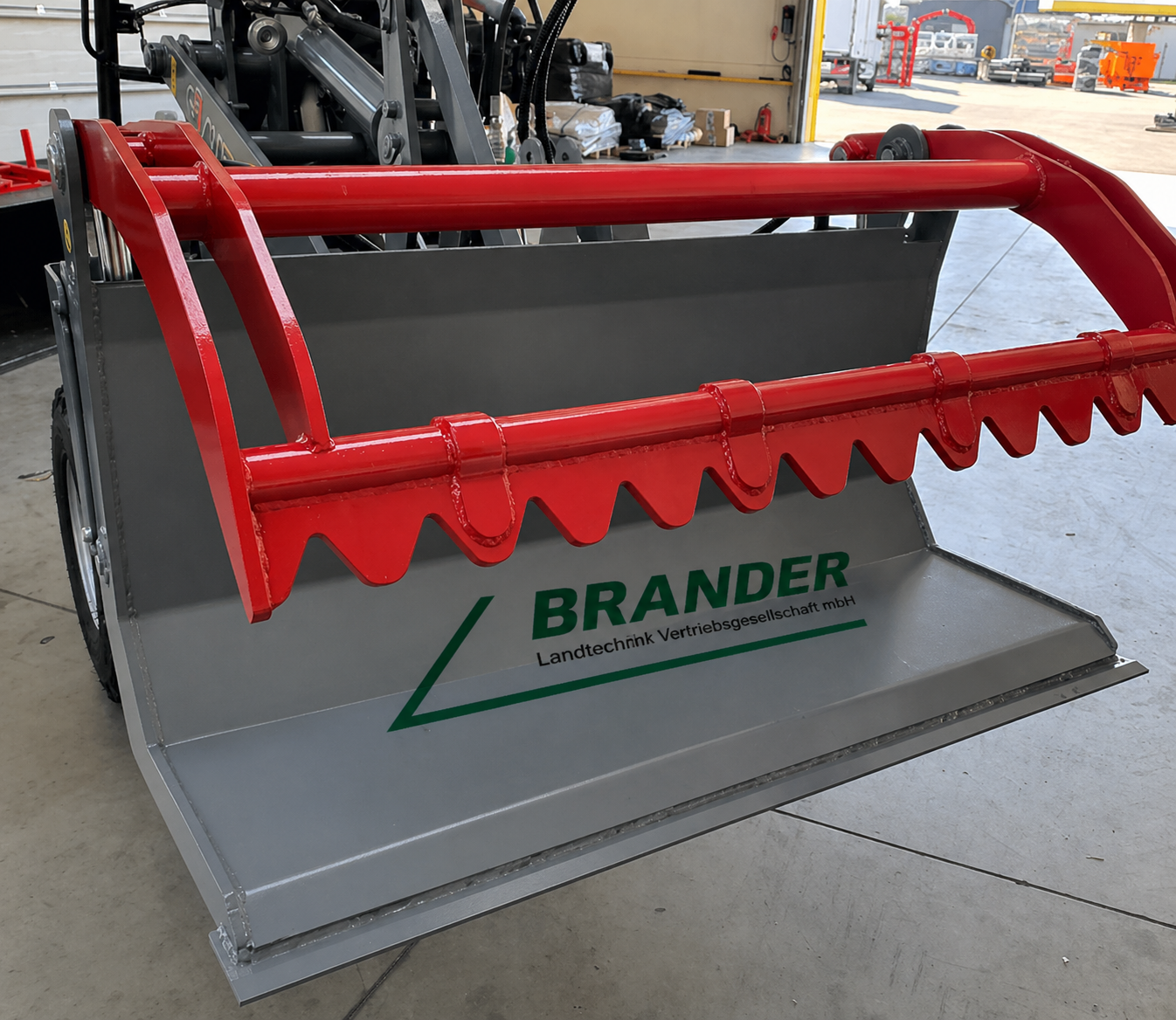 Polterschild 1500 mm mit Niederhalter – Euroaufnahme, robust & pulverbeschichtet