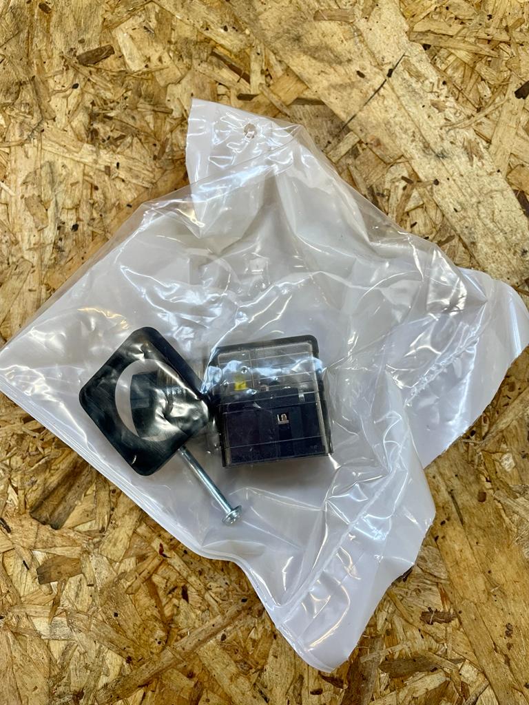 BL16944 Würfelstecker 12/24V mit LED