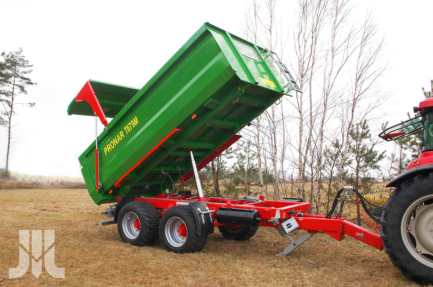 agrarfahrzeug, spitzwagen, grüner kippanhänger, landwirtschaftl. anhänger, reifenbeladene achse
