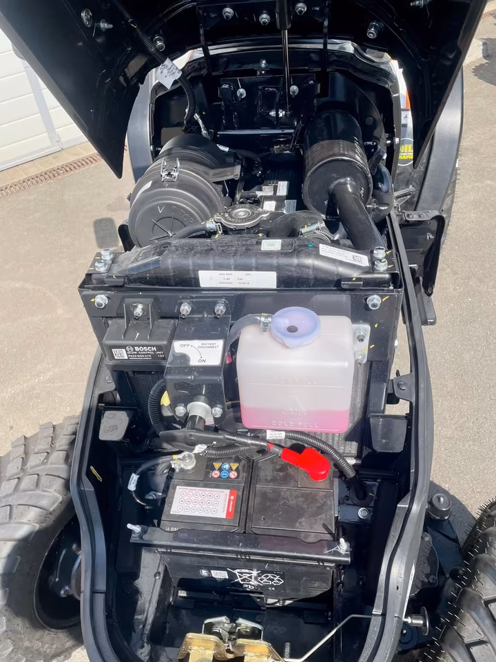 Solis 26 Panther Limited Edition Schwarz | 26 PS Allradtraktor mit Servolenkung & Mitsubishi Diesel