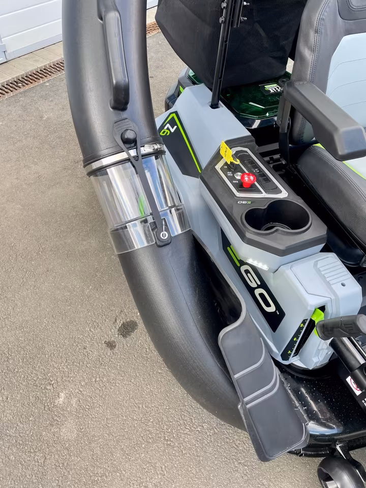 EGO Zero-Turn Battery Ride-on Mower 107 cm with Steering Wheel · Z6 e-Steer™ · KIT