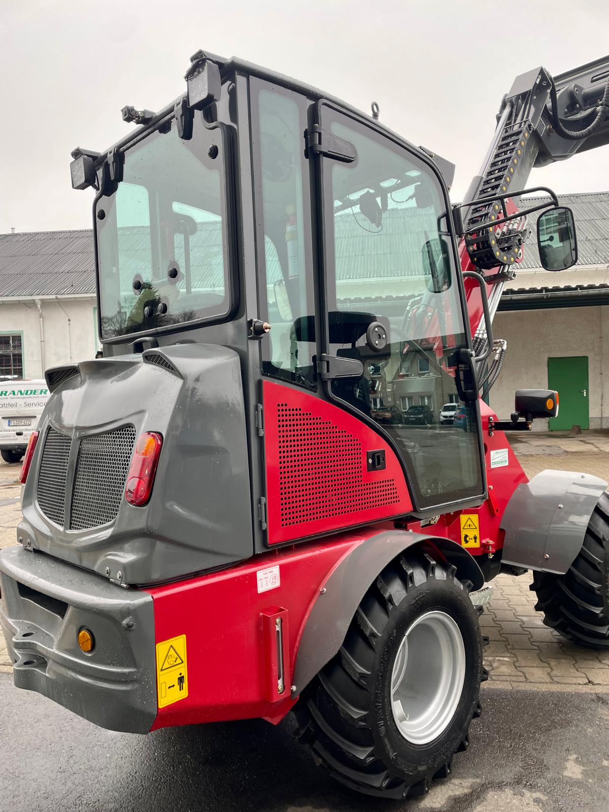Telescopic wheel loader with cab & Kubota engine – 1200 kg rated load | Professional skid steer loader