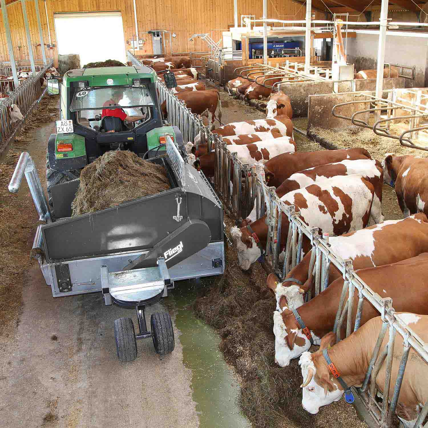 Fliegl Ballenauflöser links Dreipunktaufnahme hydraulisch - für Rundballen Silage Heu Stroh