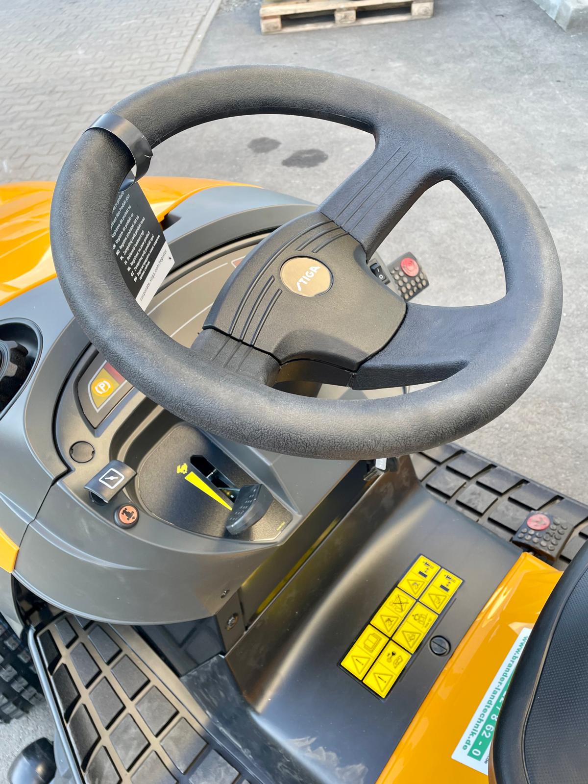 STIGA Rasentraktor Estate 798 W – 98 cm – 20,3 PS – Hydrostat – Mulchkit, Anhängerkupplung & Ladegerät