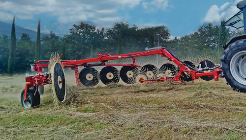 landmaschine, pflug, außenansicht, roter rahmen, scheibenrad