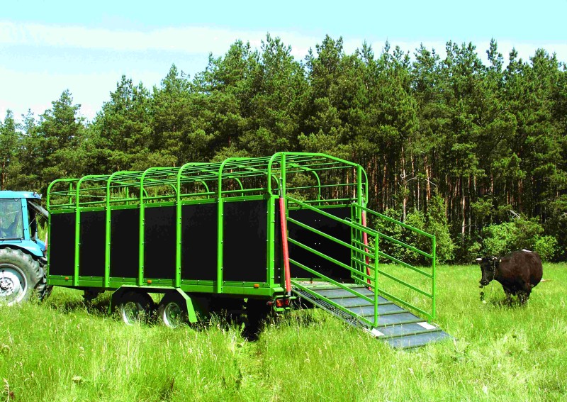 Pronar T046/1 Kurier 10 – Viehtransportanhänger mit Druckluftbremsanlage | Tiertransport Anhänger