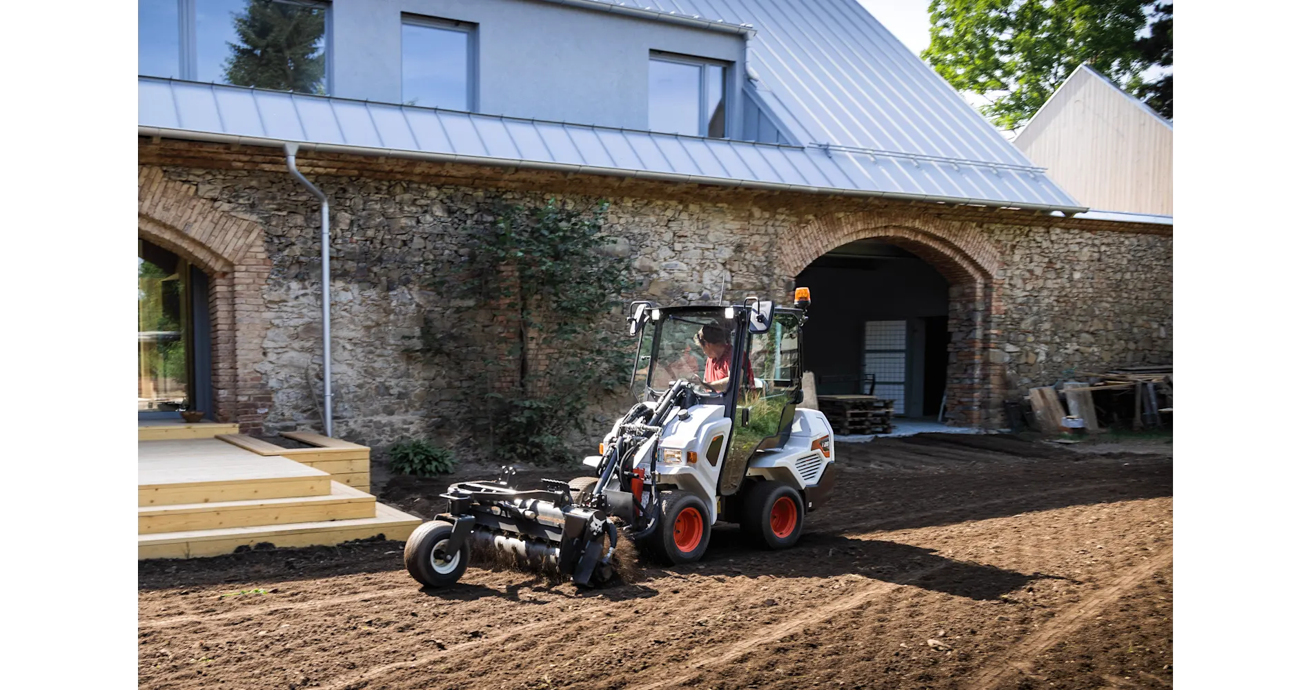 Bobcat Knicklader L28 – Kompakter Hochleistungsknicklader mit 1109 kg Kipplast & 2,7 m Hubhöhe