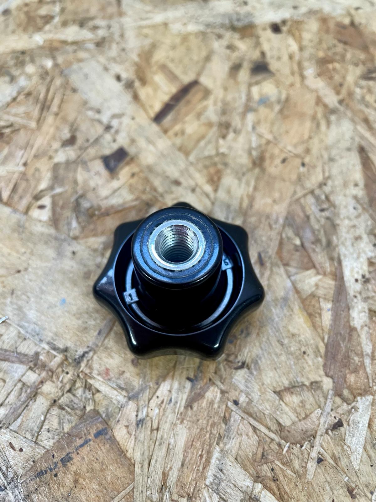 BL18989 Sterngriff M12 - DIN 6336