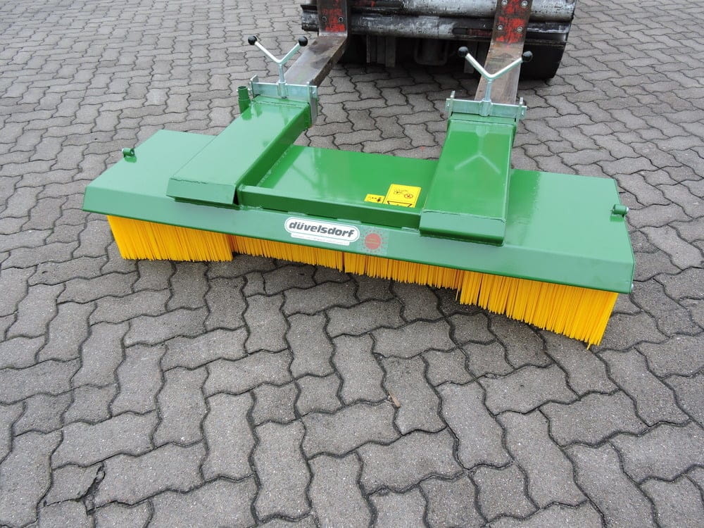 Düvelsdorf Kehrbesen Standard - Gabelzinkenaufnahme