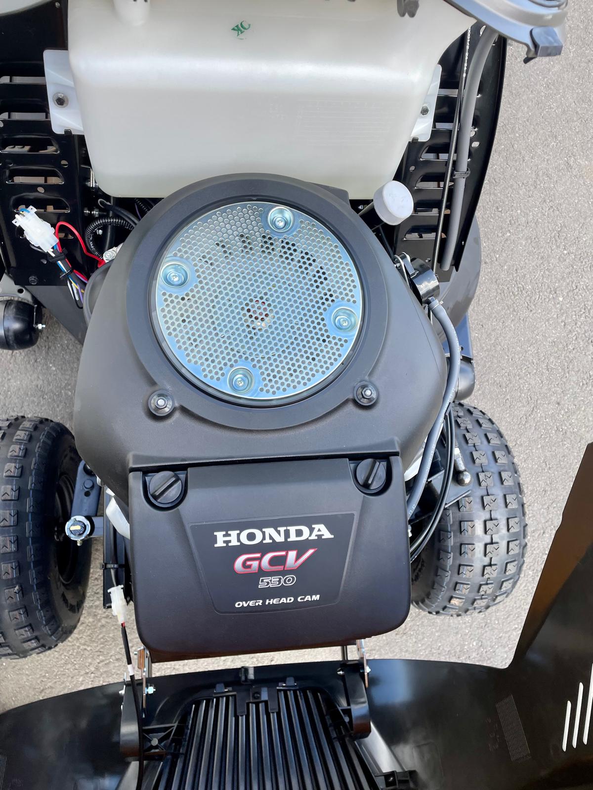 STIGA Rasentraktor Estate 798 W Special HONDA – 98 cm – 20,3 PS – Hydrostat – Mulchkit, Anhängerkupplung & Ladegerät