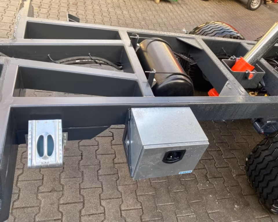 Benne basculante tandem à trois voies 10 tonnes 40 km/h – semi-remorque basculante 450 x 220 cm avec freins pneumatiques et certificat de conformité.