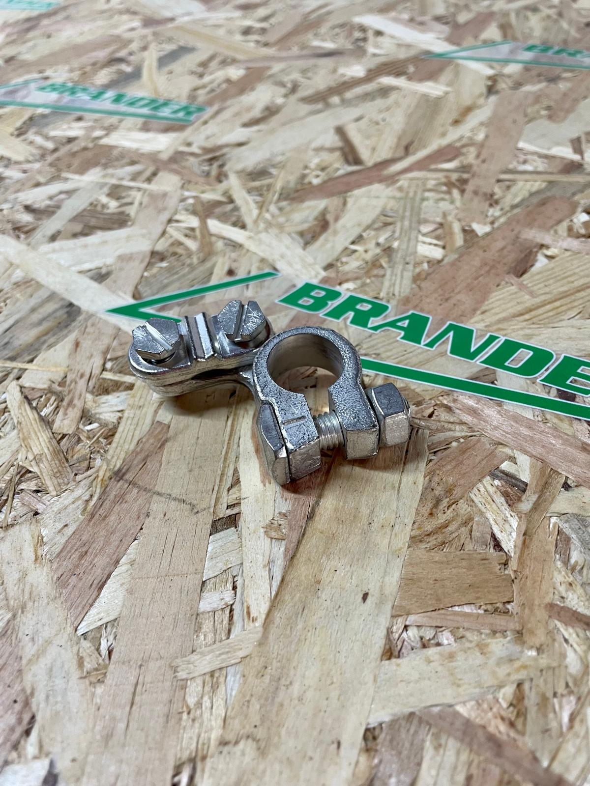 Batterieklemme Ø15,9 mm mit Stahldeckel