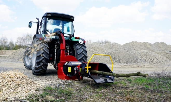 Remet RT-690R wood chipper – disc chipper with hydraulic feed rollers for wood up to 13 cm
