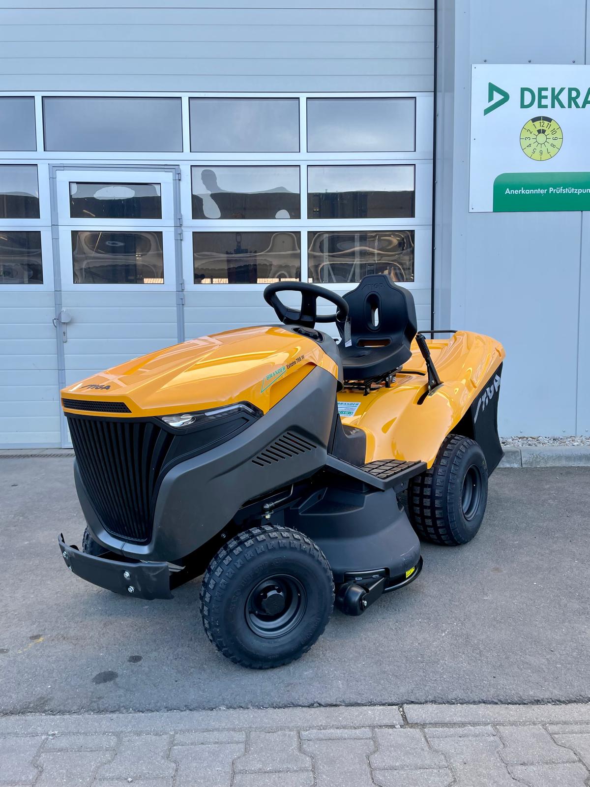 STIGA Rasentraktor Estate 798 W – 98 cm – 20,3 PS – Hydrostat – Mulchkit, Anhängerkupplung & Ladegerät
