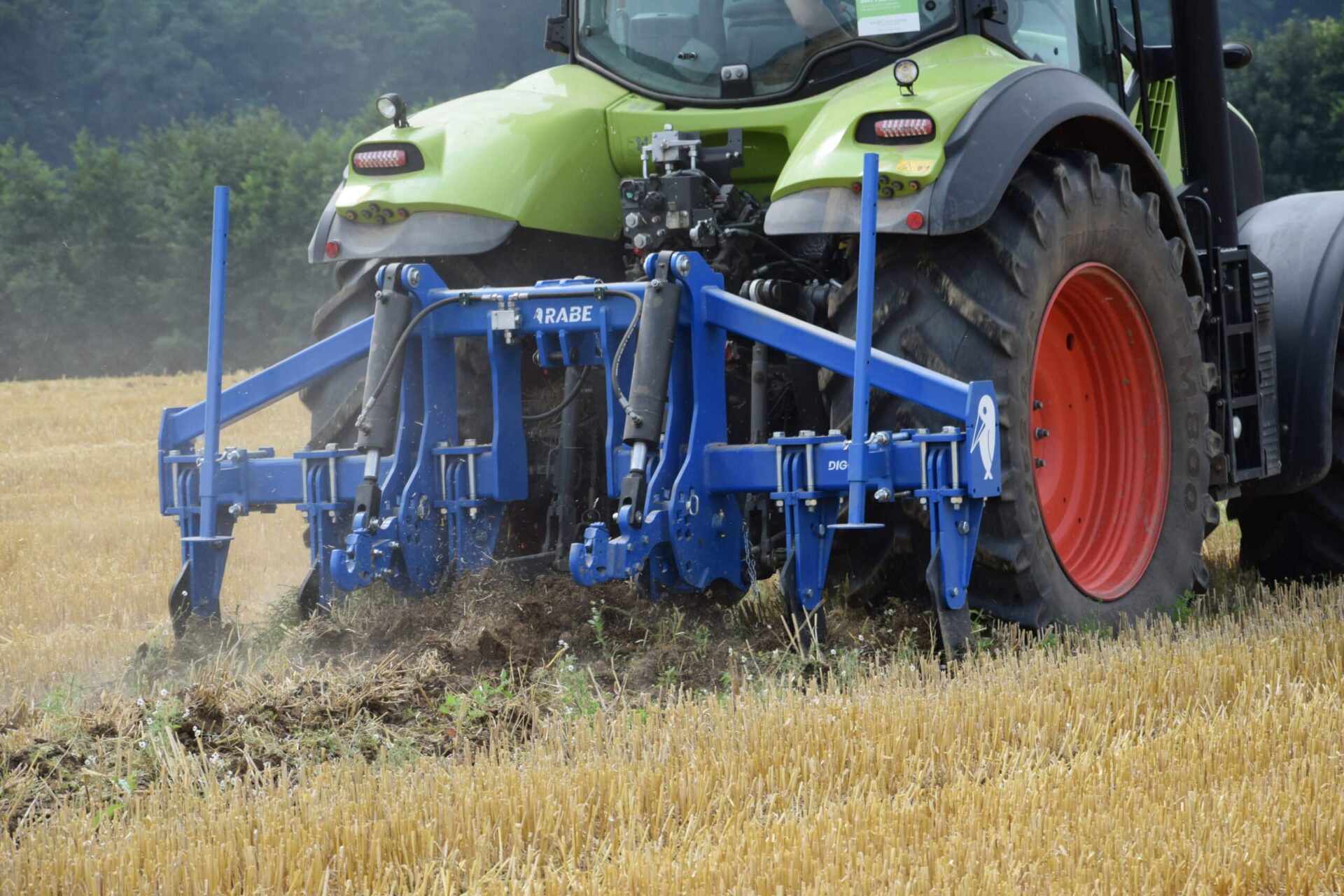 Traktor, Mähwerk, Ackergerät, große Reifen, Blauer Anbau