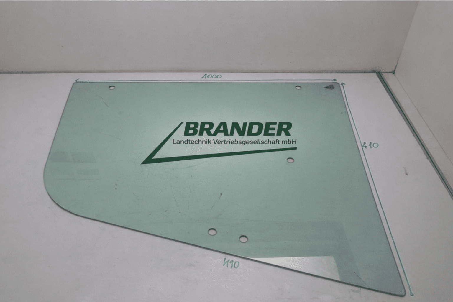 Front right side window - suitable for Kramer Series 18