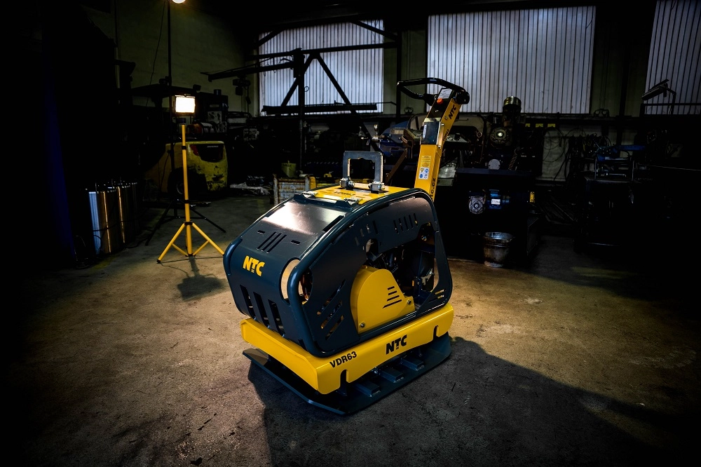 Bodenwalze, Vibrationsplatte, Rüttelplatte, Gelbblau, Industrielle Maschine