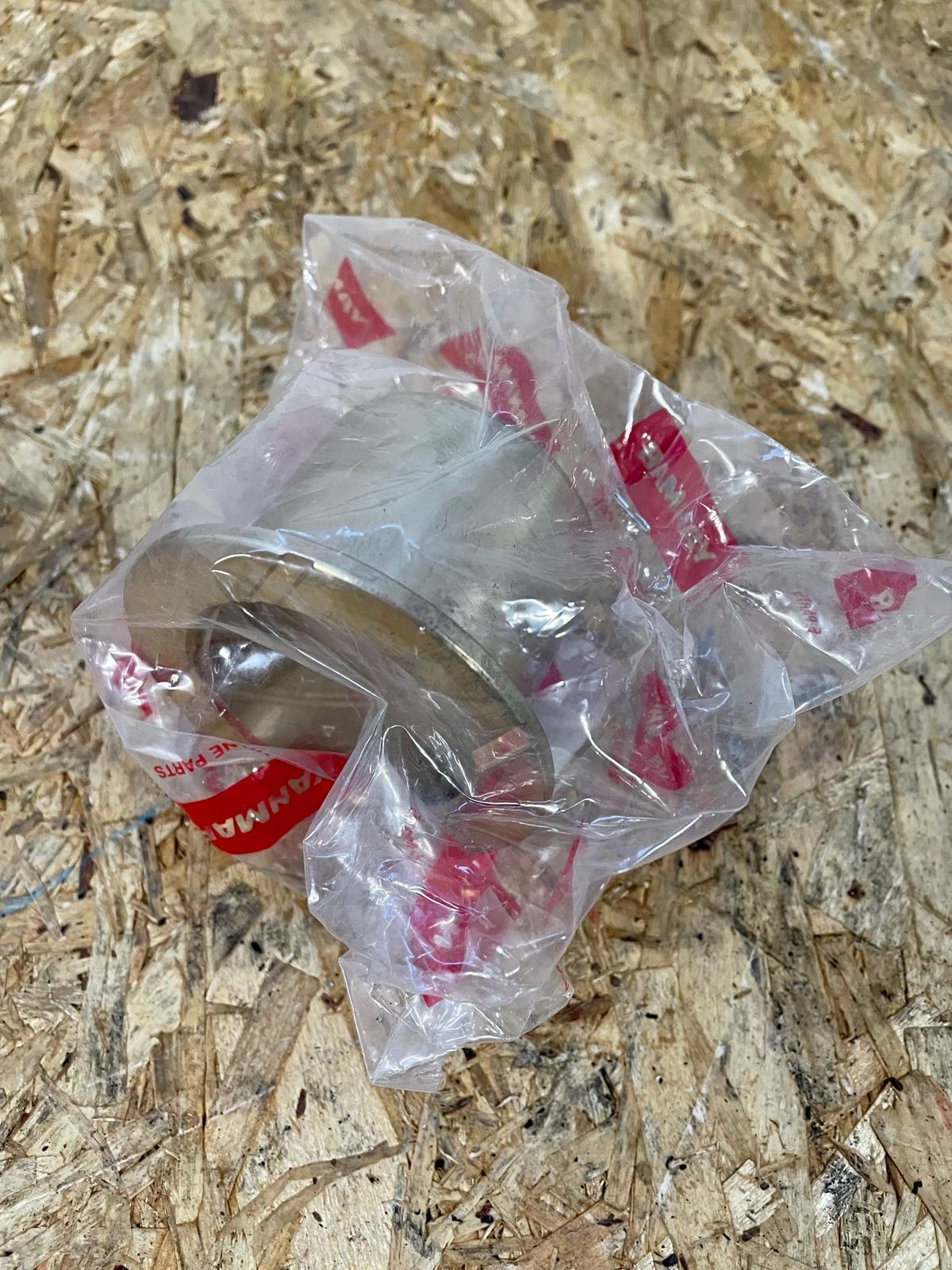 E037227 Yanmar Buchse - 172478-37122