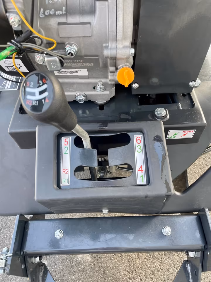 Raupendumper mit Hochentleerung 500 kg – 10 PS Benzinmotor, hydraulische Mulde, Profi-Dumper